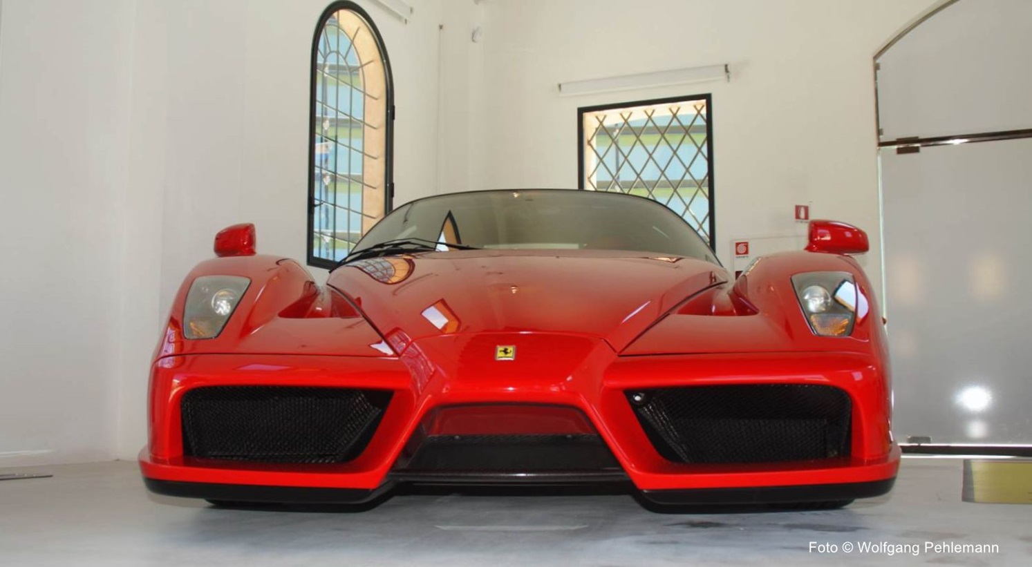 Ferrari_Enzo_Bj_2002_Museo_Casa_Enzo_Ferrari_Modena_Foto_©_Wolfgang_Pehlemann